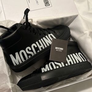 Moschino logo leather sneakers